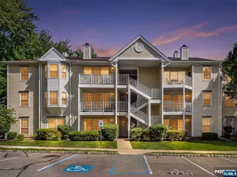 453 Poets Way, Mahwah, NJ 07430