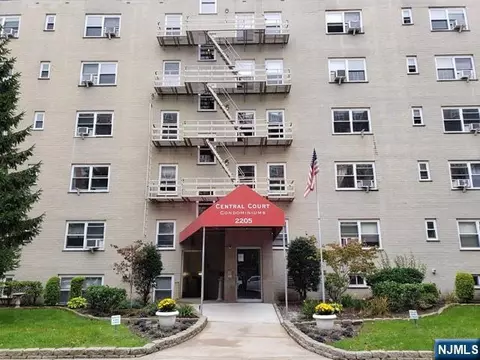 2205 N Central Rd #5B, Fort Lee, NJ 07024