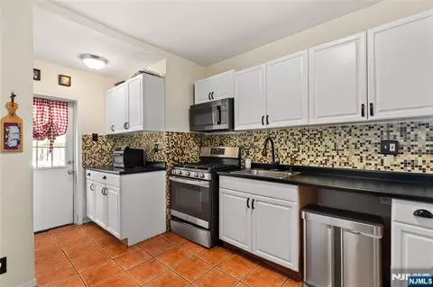 Kitchen - 785 Devon St, Kearny, NJ 07032 photo 1 of 2