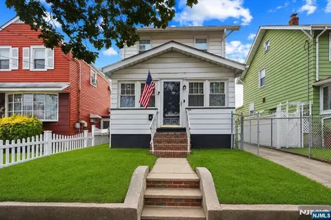 7 Laurel Pl, East Rutherford, NJ 07073