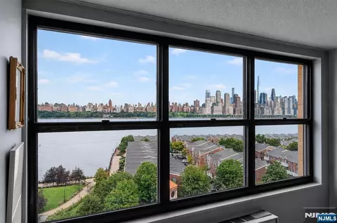 7004 Boulevard E #10E, Guttenberg, NJ 07093