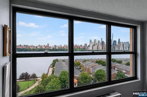 7004 Boulevard E #10E, Guttenberg, NJ 07093