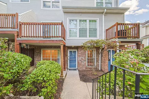 240 Village Circle Dr #1131, Fort Lee, NJ 07024