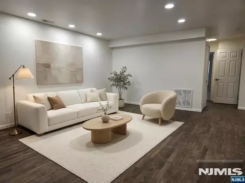 240 Village Circle Dr #1131, Fort Lee, NJ 07024