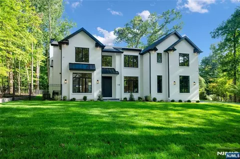 19 Dearborn Dr, Old Tappan, NJ 07675
