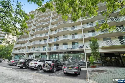 1055 River Rd #312, Edgewater, NJ 07020