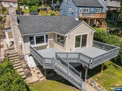 235 Skyline Lake Dr, Ringwood, NJ 07456