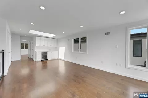 Living - 712 Undercliff Ave, Edgewater, NJ 07020 photo 11 of 11