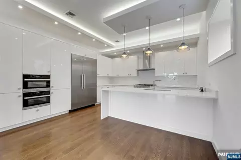 Kitchen - 712 Undercliff Ave, Edgewater, NJ 07020 photo 1 of 7