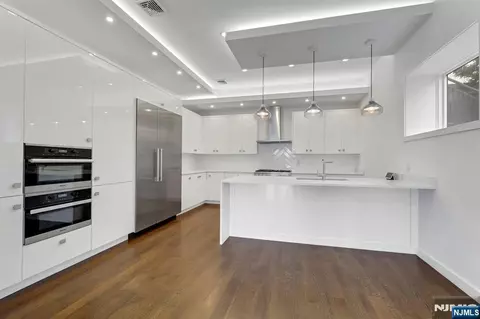 Kitchen - 712 Undercliff Ave, Edgewater, NJ 07020 photo 2 of 7