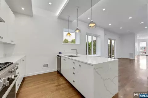 Kitchen - 712 Undercliff Ave, Edgewater, NJ 07020 photo 4 of 7