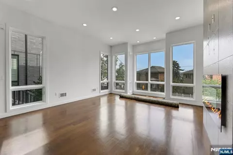 Living - 712 Undercliff Ave, Edgewater, NJ 07020 photo 1 of 11