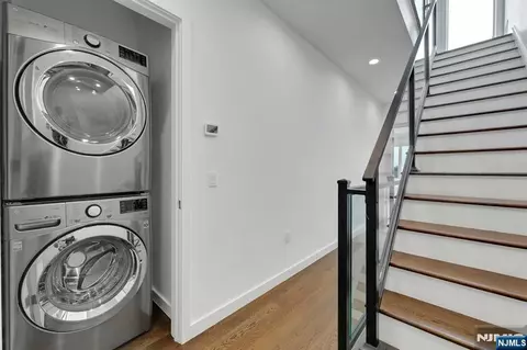 Entry Way - 712 Undercliff Ave, Edgewater, NJ 07020 photo 2 of 2