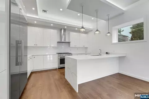 Kitchen - 712 Undercliff Ave, Edgewater, NJ 07020 photo 3 of 7