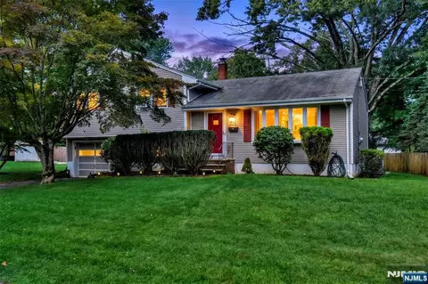 11 Kenyon Ct, Norwood, NJ 07648