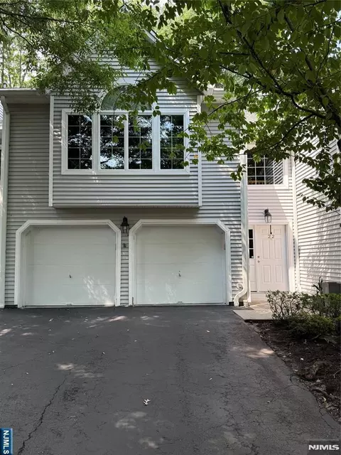 22 Bradshaw Ct #B5, Hillsdale, NJ 07642