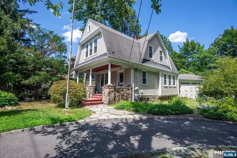 93 Ivy Ln, Englewood, NJ 07631