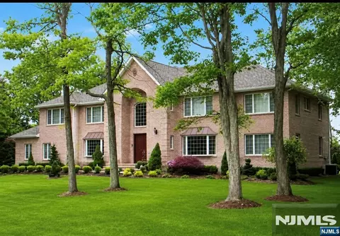 604 Grandview Ter, Franklin Lakes, NJ 07417