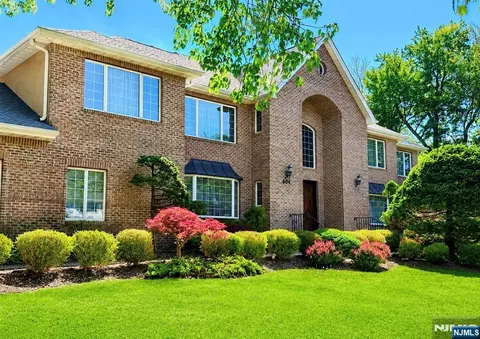 604 Grandview Ter, Franklin Lakes, NJ 07417