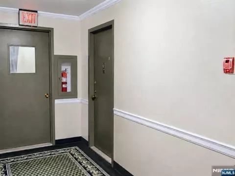 Entry Way - 301 Beech St #11H, Hackensack, NJ 07601 photo 3 of 5