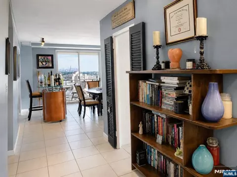 Entry Way - 301 Beech St #11H, Hackensack, NJ 07601 photo 4 of 5