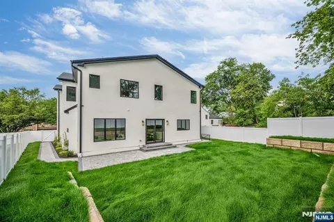 Exterior - 190 Denver Rd, Paramus, NJ 07652 photo 3 of 3