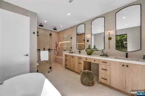 Bath - 190 Denver Rd, Paramus, NJ 07652 photo 4 of 10