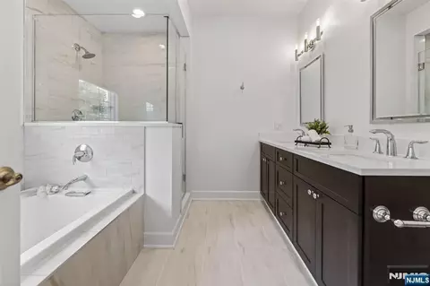 Bath - 15 Gabriel Ct #15, Paramus, NJ 07652 photo 2 of 6