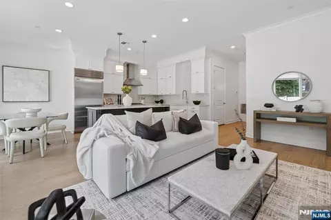 15 Gabriel Ct #15, Paramus, NJ 07652