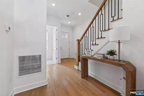 Entry Way - 15 Gabriel Ct #15, Paramus, NJ 07652 photo 2 of 5
