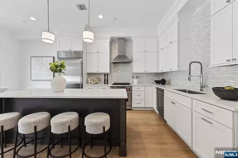 Kitchen - 22 Gabriel Ct #15, Paramus, NJ 07652 photo 1 of 3