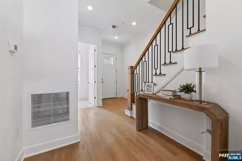 Entry Way - 22 Gabriel Ct #15, Paramus, NJ 07652 photo 2 of 6