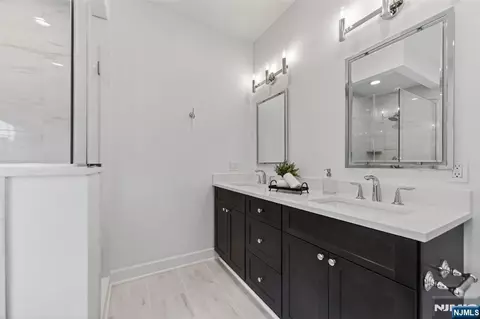 Bath - 22 Gabriel Ct #15, Paramus, NJ 07652 photo 3 of 6