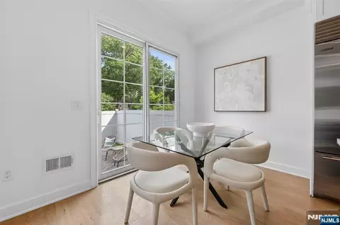 Dining - 22 Gabriel Ct #15, Paramus, NJ 07652 photo 2 of 2