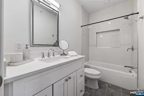 Bath - 15 Gabriel Ct #15, Paramus, NJ 07652 photo 5 of 6