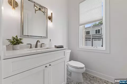 Bath - 15 Gabriel Ct #15, Paramus, NJ 07652 photo 1 of 6