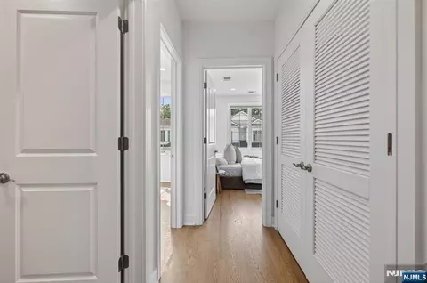 Entry Way - 22 Gabriel Ct #15, Paramus, NJ 07652 photo 4 of 6
