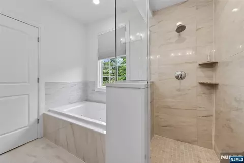 Entry Way - 22 Gabriel Ct #15, Paramus, NJ 07652 photo 5 of 6