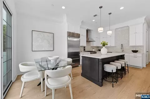 Dining - 22 Gabriel Ct #15, Paramus, NJ 07652 photo 1 of 2