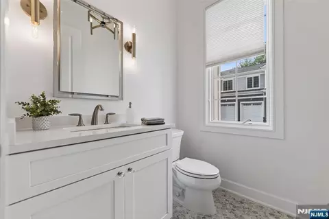 Bath - 22 Gabriel Ct #15, Paramus, NJ 07652 photo 1 of 6