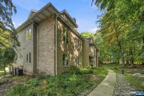 2 Parkside Ter #2A, Woodland Park, NJ 07424
