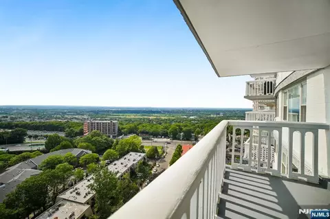 555 North Ave #21 H, Fort Lee, NJ 07024