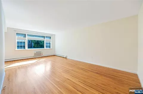605 Grove St #H1, Clifton, NJ 07013