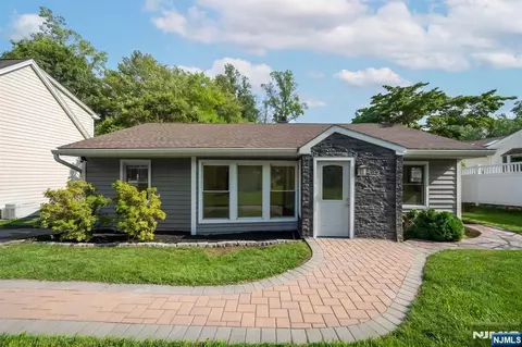 19 Apache Trl, Rockaway, NJ 07866