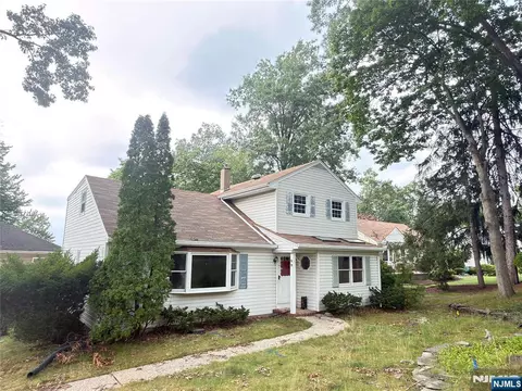 Exterior - 89 Circle Dr, Paramus, NJ 07652 photo 4 of 5