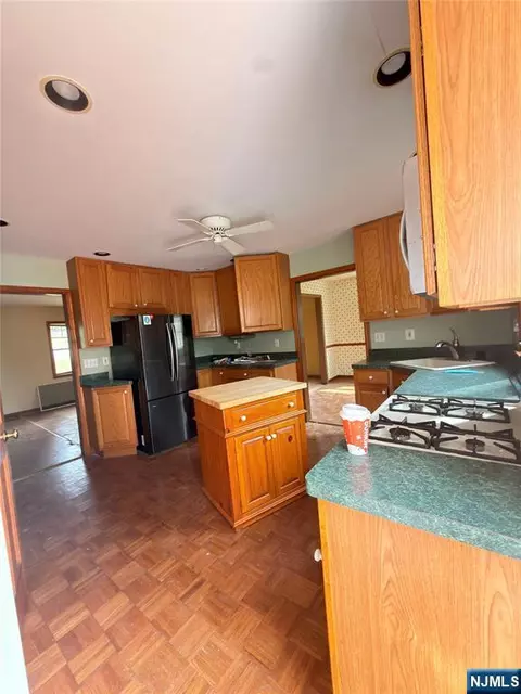 Kitchen - 89 Circle Dr, Paramus, NJ 07652 photo 2 of 3