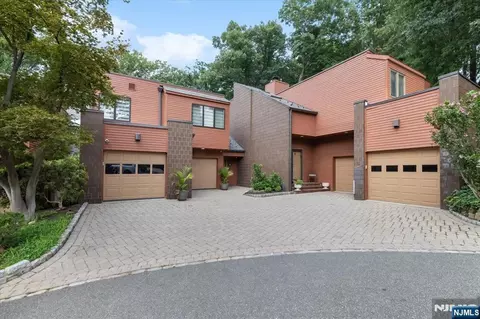 51 Old Quarry Rd, Englewood, NJ 07631
