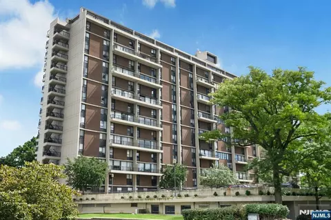 2 Horizon Horizon Rd #816, Fort Lee, NJ 07024