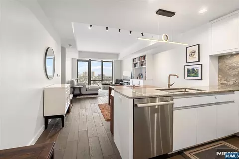 320 Adolphus Ave #PH 02, Cliffside Park, NJ 07010