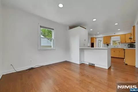Living - 11 Pine St, Hackensack, NJ 07601 photo 4 of 6